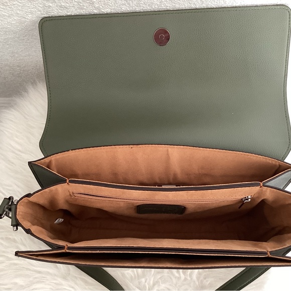 Crossbody - Picture 2 of 10